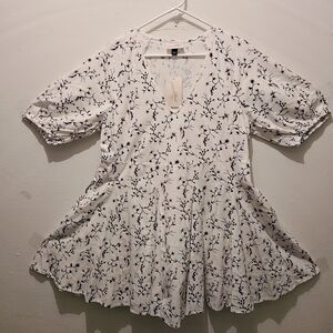 Universal Thread Black and White Floral Blouse